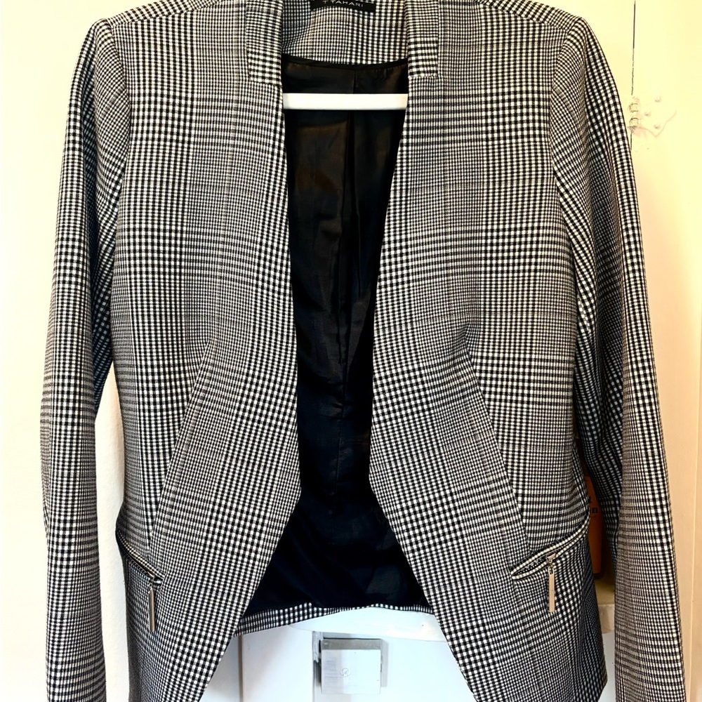 Stylish Black and White Houndstooth Blazer